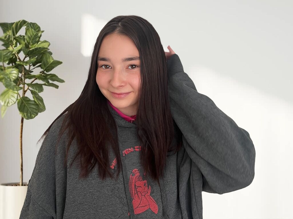 ZulaDeschambault LiveJasmin